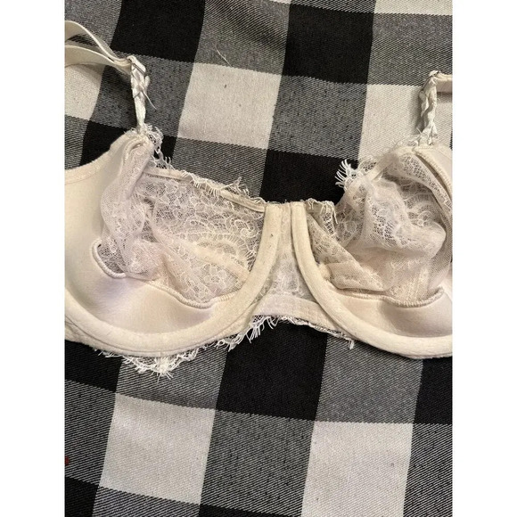 VICTORIAS SECRET LACE BRA 36C - Picture 5 of 5